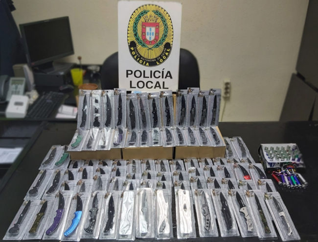 La Policía Local interviene por la venta de navajas a menores en Avenida Padre Feijoo