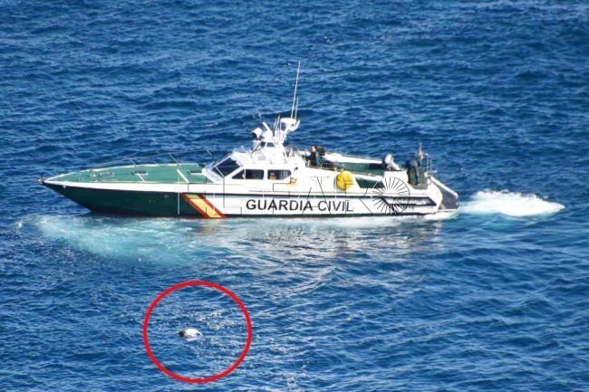 La Guardia Civil recupera un cadáver en el mar, a la altura de la Sirena
