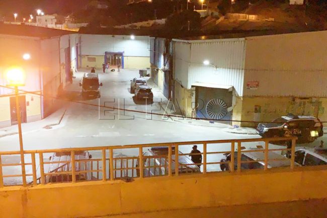 El menor que llegó al Recinto a nado se escapa de la nave del Tarajal