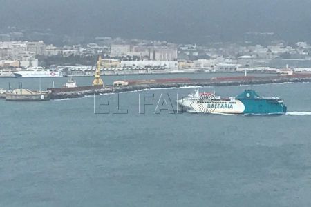 baleria-entrando-puerto-barco-temporal-1