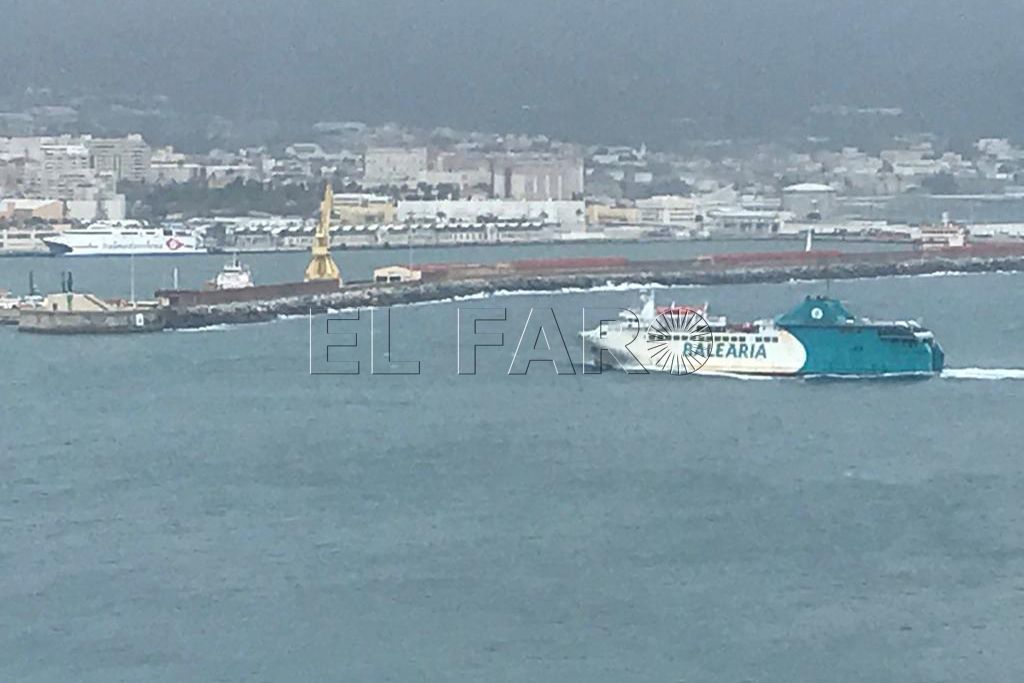 baleria-entrando-puerto-barco-temporal-1