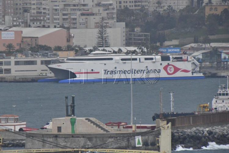 barco-trasmediterranea-puerto-temporal