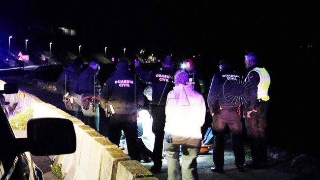 Los GEAS de la Guardia Civil recuperan el cadáver de un inmigrante en Calamocarro