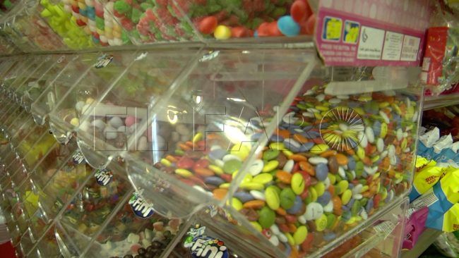 La Guardia Civil halla 540 cajetillas de tabaco en una tienda de golosinas