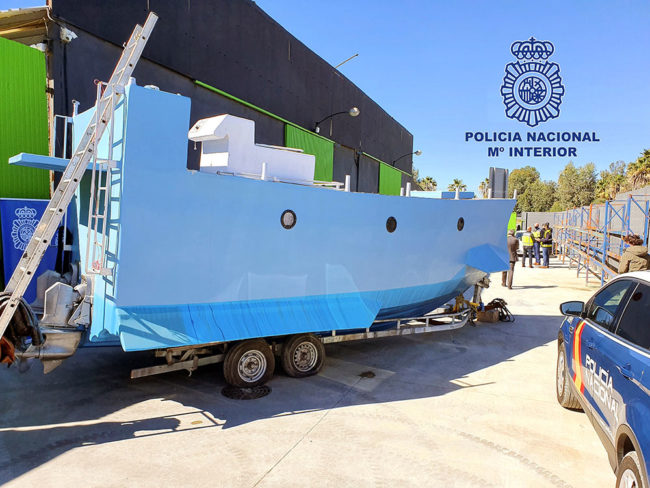 El Faro - Decomisado el narcosubmarino de una banda con ramificaciones en el Estrecho