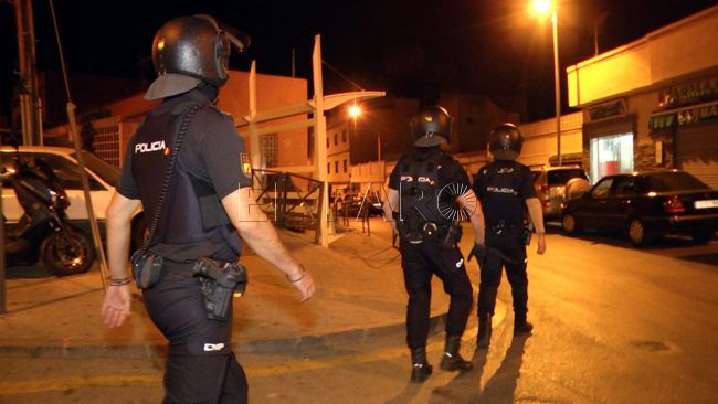 El Faro - Detenido un joven que lanzó piedras a los agentes para ayudar a huir a un infractor