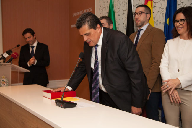El Colegio de Médicos se suma a la petición de otorgar la Medalla de la Ciudad a Leopoldo Domínguez