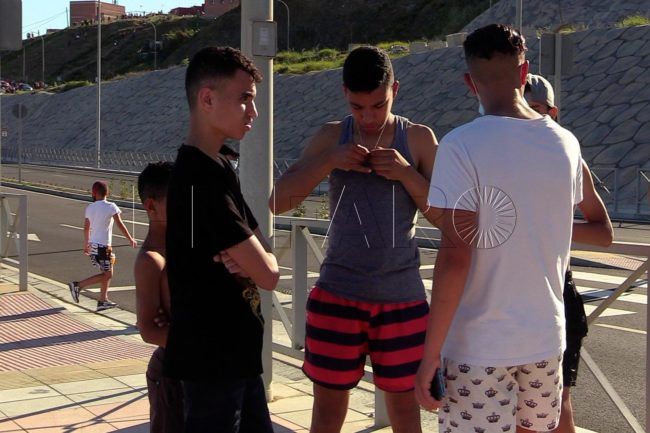 Vox amenaza con retirar su apoyo en Andalucía si se acoge a los menores inmigrantes que llegan a Ceuta