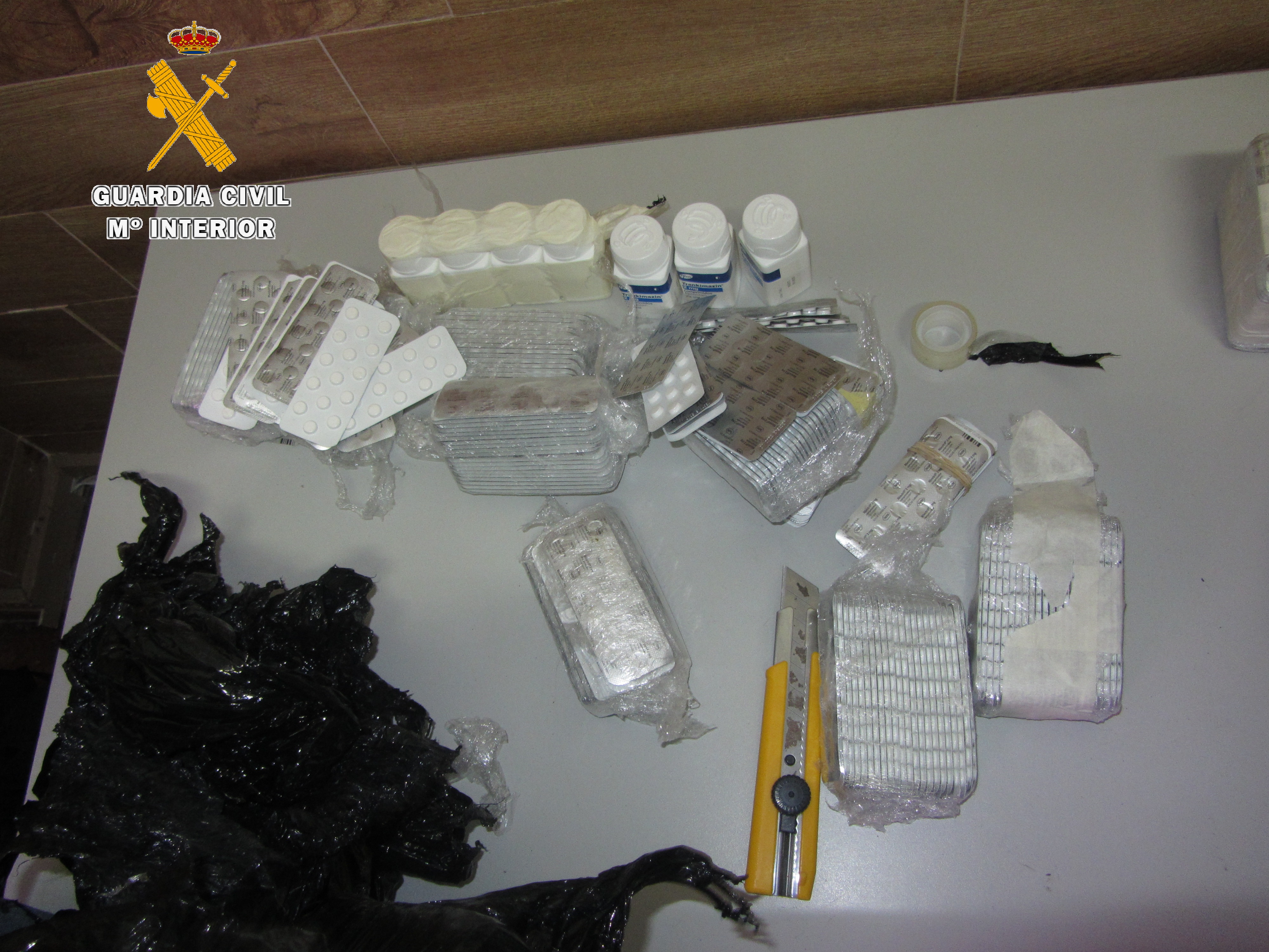 Dos marroquíes detenidos: uno con 19.000 pastillas, otro colando a nado hachís