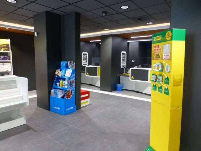 Correos y Naturgy firman una alianza para la captación de clientes a través de sus dos oficinas de Ceuta