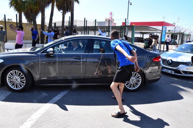 La Policía toma declaración a un sospechoso de golpear el coche en el que viajaba Pedro Sánchez