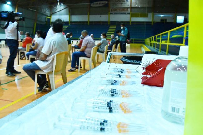 La Ciudad asegura estar siguiendo el plan de vacunación con los residentes del CETI