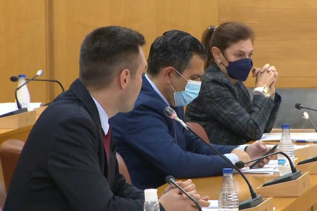 Deu recrimina a Verdejo “dónde estaba” el lunes pasado y que fuera a la frontera a “hacerse la foto”