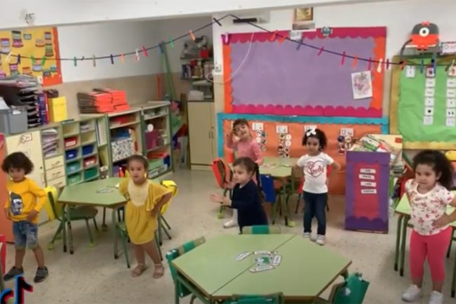 El Faro - El ‘Rosalía de Castro’ despide el curso con baile de canciones actuales