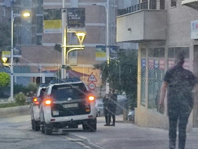El Faro - Operación de la Guardia Civil: registros y al menos un detenido, policía portuario