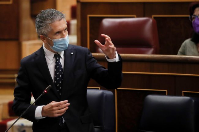Marlaska pide a Vox dejar de dudar «de la profesionalidad» de la Policía y la Guardia Civil en Ceuta