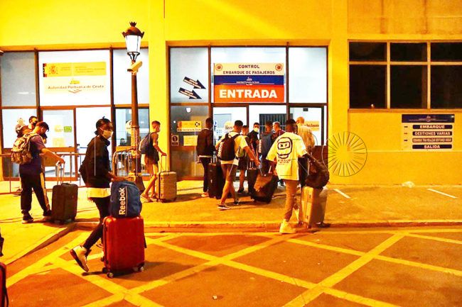 Choque por el traslado de inmigrantes: de abrazos, xenofobia y paradas de autobús