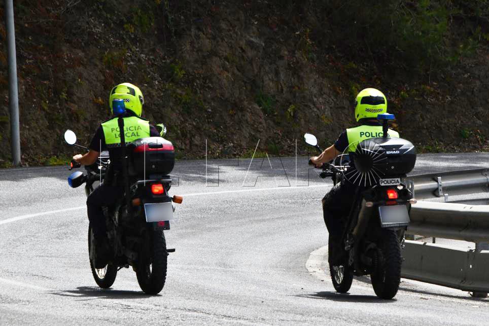 policia-local-camiones-escolta-monte-hacho-2
