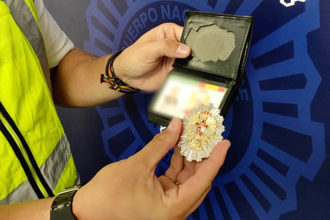 Se hacía pasar por policía para estafar con trabajos de seguridad privada