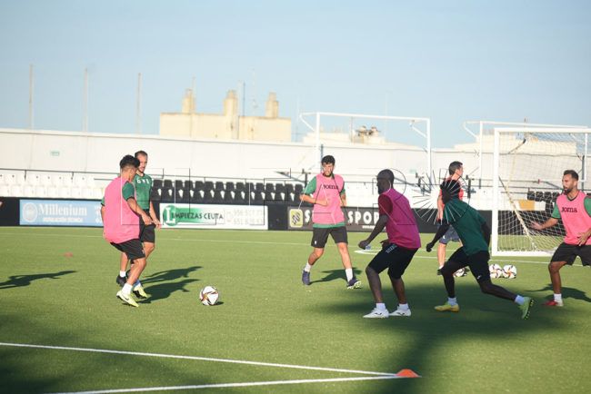 El primer amistoso del Ceuta será de dos tiempos de 35 minutos cada uno
