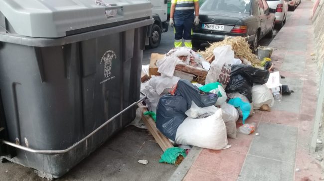 El Faro - La Ciudad advierte: multa de 750 euros mínimo por tirar enseres y basura en la vía pública