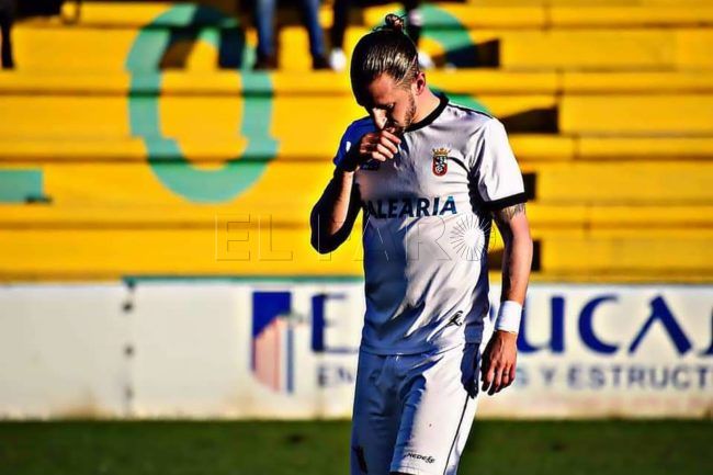 Polaco vuelve al Ceuta para jugar en Tercera