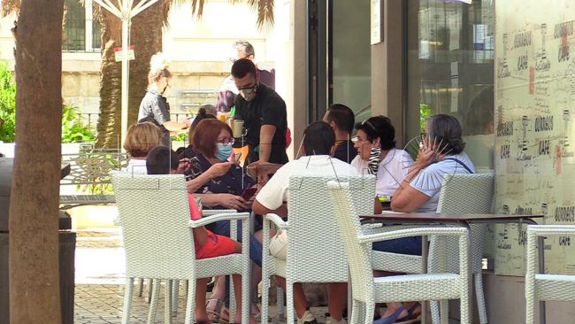 El COVID no frena el empujón del verano: las contrataciones aumentan un 48%