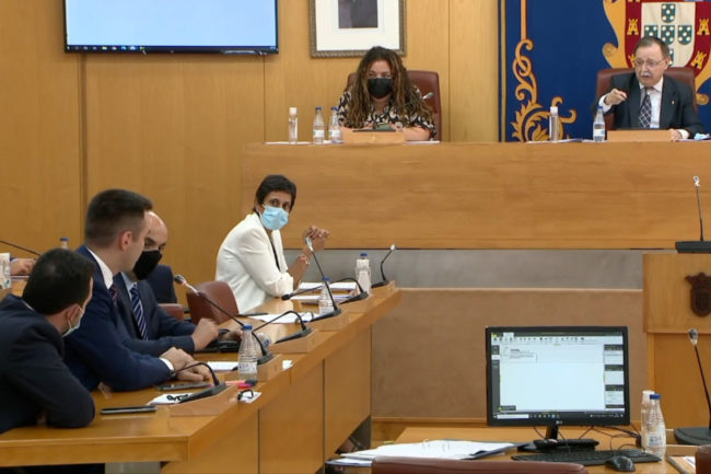El empecinamiento de Vox en cuestionar la españolidad en la Asamblea crispa el Pleno