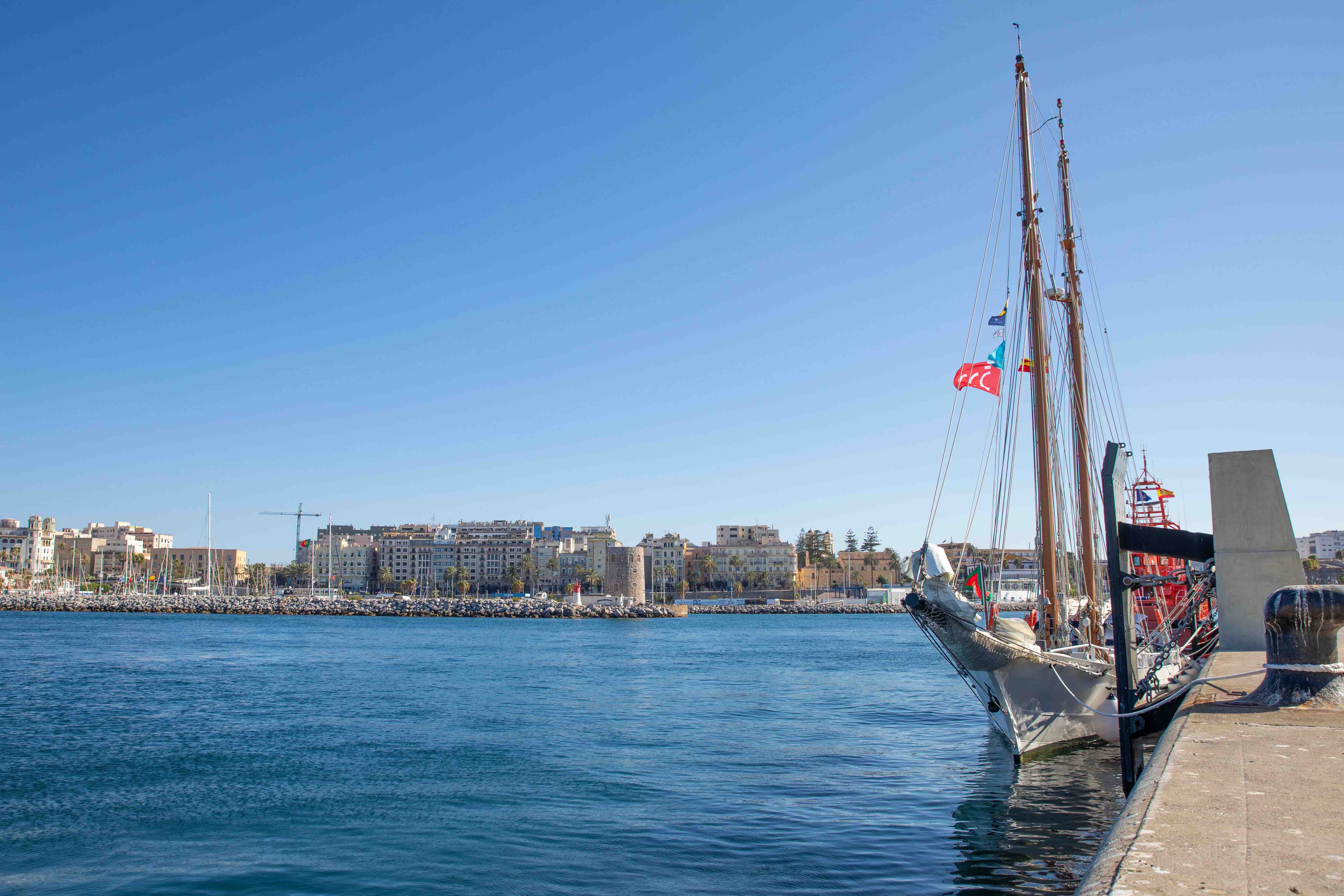 Ceuta recibe a los navíos participantes de la IV travesía Lisboa-golfo de Cádiz-Ceuta