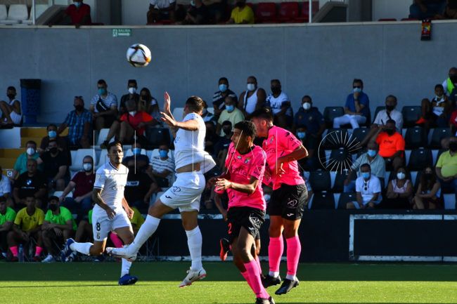 El Ceuta jugará en casa el domingo a las 12:00 horas