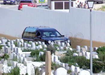 coche-funeraria-cementerio