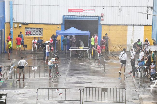 El PSOE denuncia que la Ciudad quiere alojar a dos familias en una nave del Tarajal