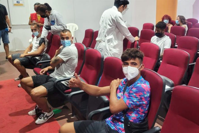 Seis jugadores del Ceuta se vacunan