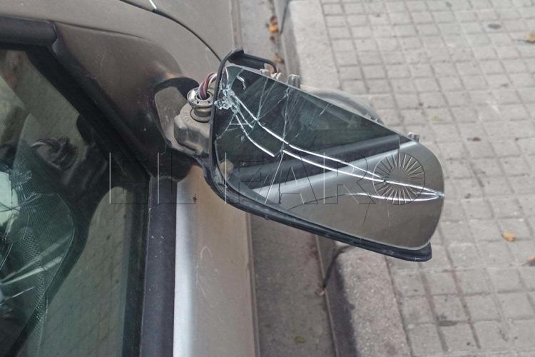 Avenida Compañía de Mar: territorio comanche con coches destrozados