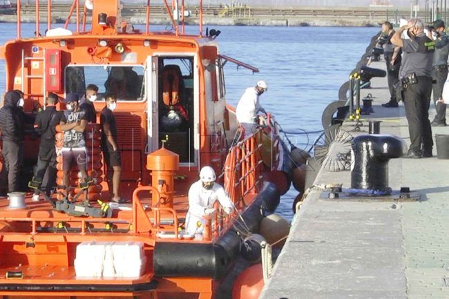 Rescatados 19 marroquíes en dos embarcaciones en medio de la niebla