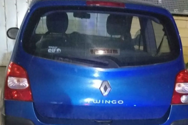 Los torpes ladrones de un coche robado en una empresa que detuvo la Policía