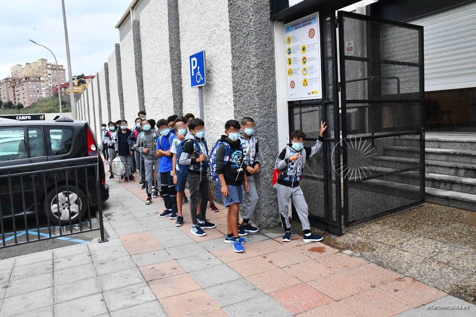 mena-menores-inmigrantes-acuden-instituto-4