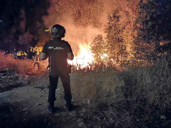 Madrugada de incendios: susto en la plaza Nicaragua y Arcos Quebrados