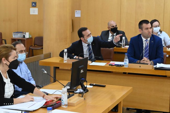 Vox llevará a los juzgados el calendario laboral “del Gobierno marroquinizador del PP»