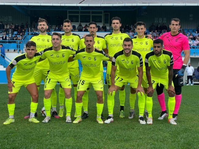 El Ceuta nada hacia el empate en un auténtico barrizal (2-2)