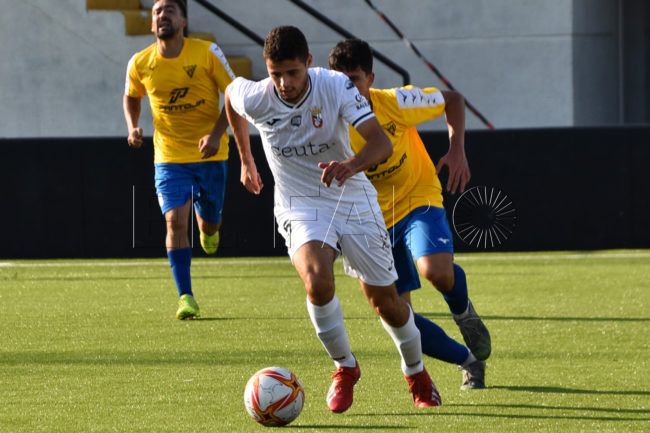 El Ceuta B mira hacia arriba