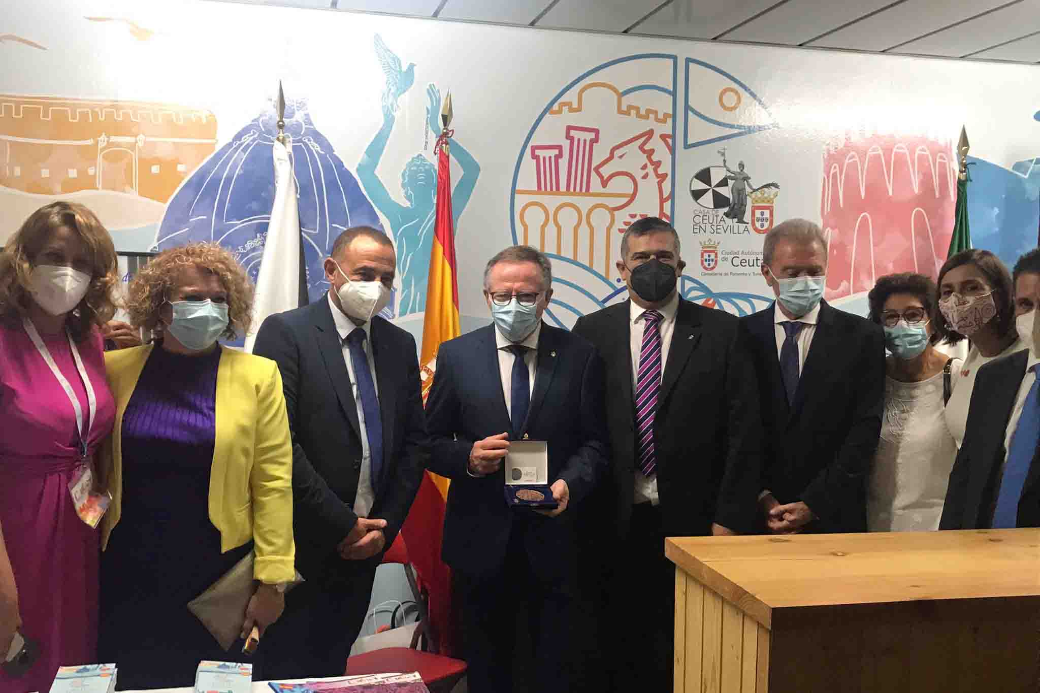 Los servicios turísticos de Ceuta, reconocidos en el Encuentro de Casas de Sevilla