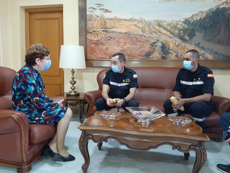 Mateos felicita al jefe del Segundo Batallón de Intervención de Emergencias de la UME