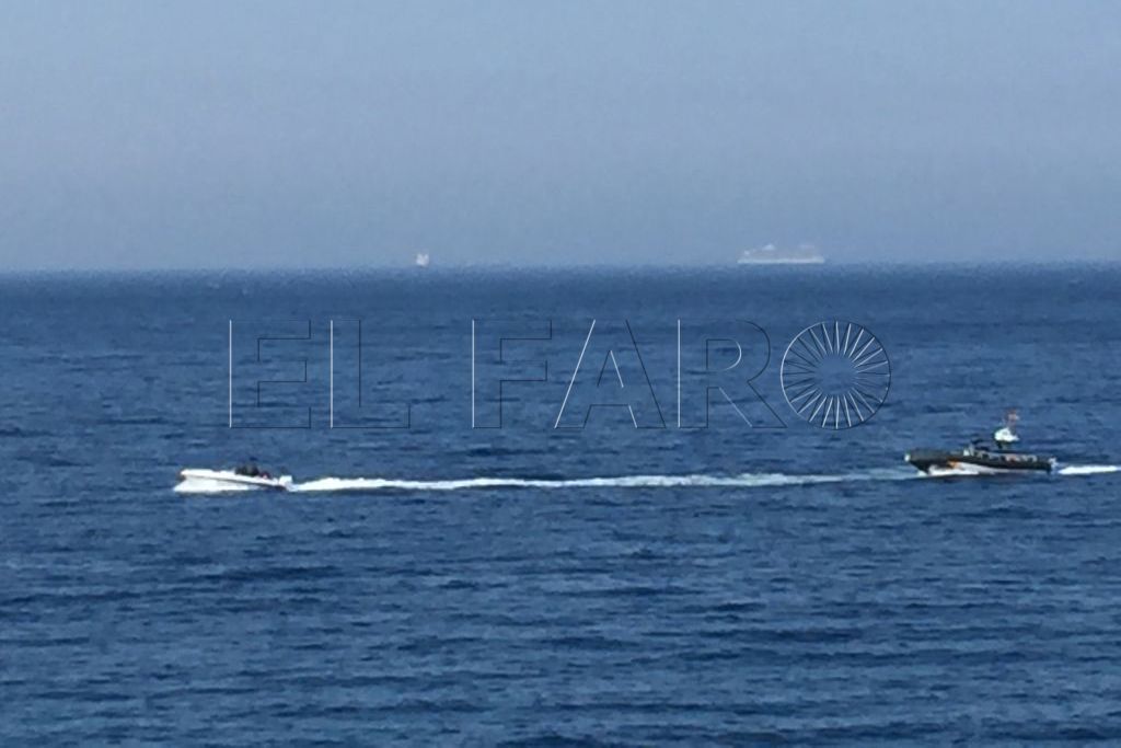 guardia-civil-embarcacion-inmigrantes
