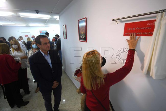 La familia socialista homenajea unida a uno de sus referentes, José María Mas
