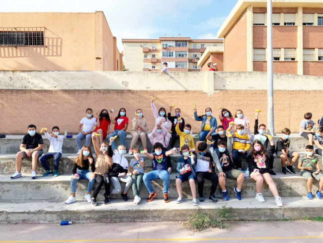 El colegio Juan Morejón ayuda a La Palma con un donativo y desayunando plátanos