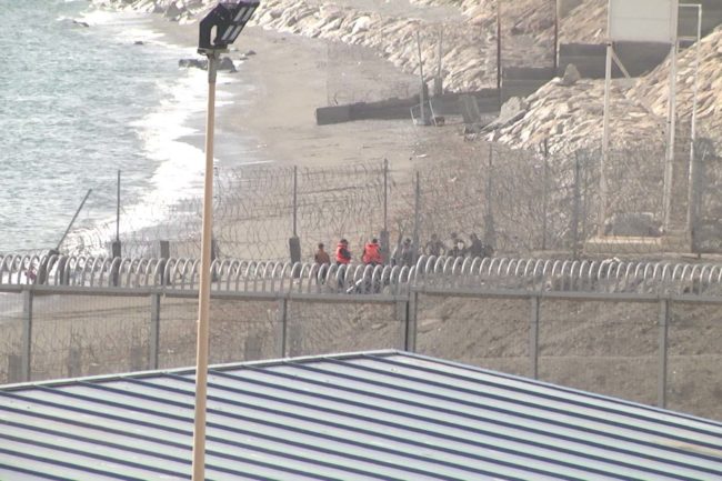 Marruecos rescata a más de 300 migrantes en varias embarcaciones en las que intentaban llegar a Europa