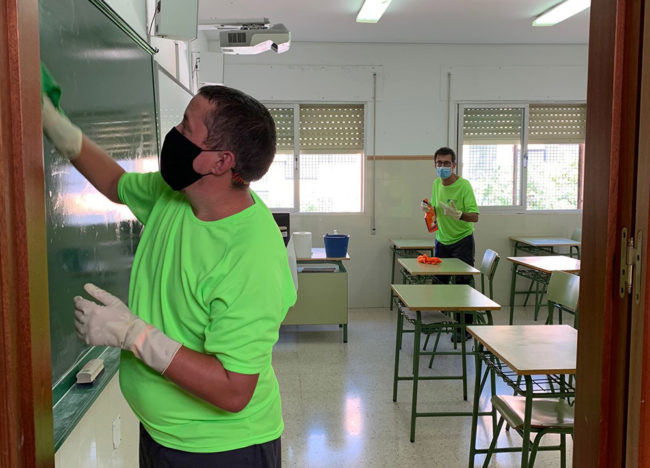 El Faro - Beneficiarios de Plena Inclusión trabajan en centros educativos