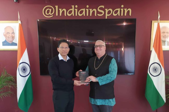 La embajada de la India recibe a Ramchandani en visita oficial