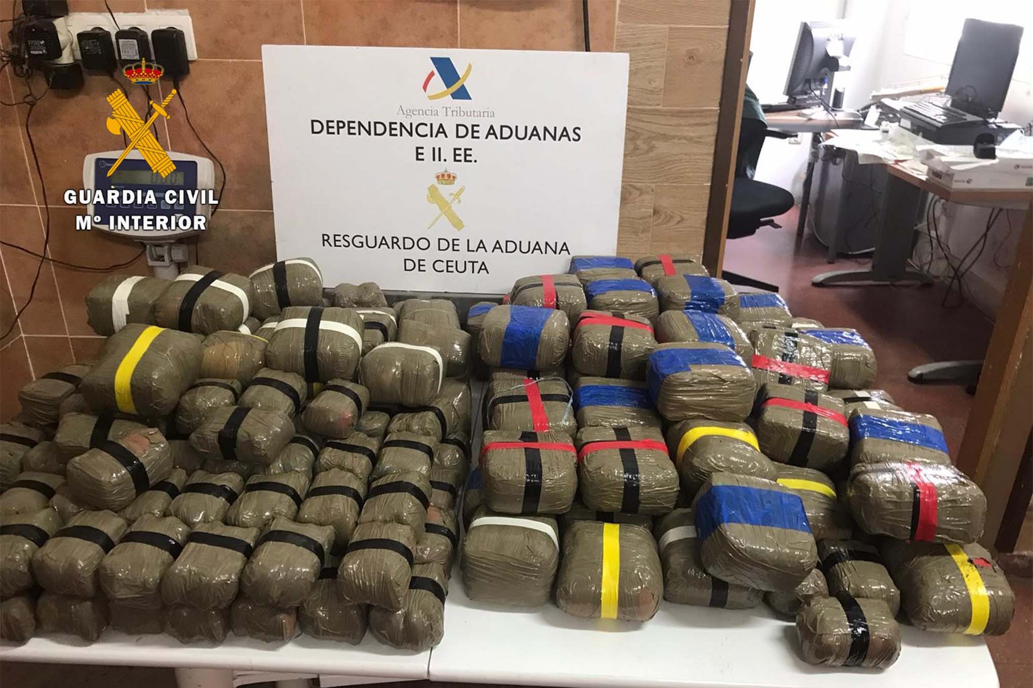 La Guardia Civil detiene a 3 marroquíes y decomisa más de 60 kilos de hachís